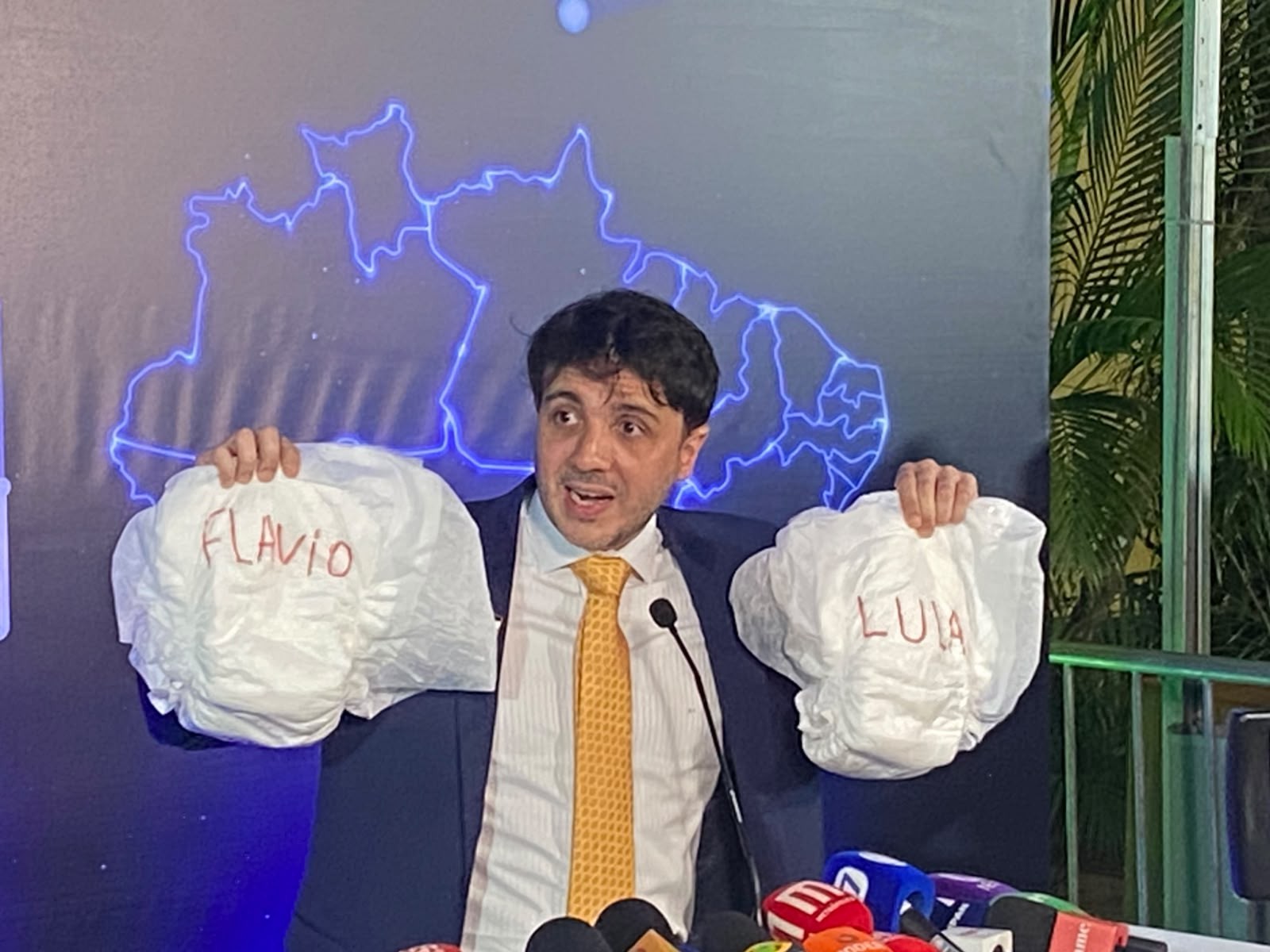 Análise: Ataque de Renan Santos a lulistas e a Janja emula estratégia de Marçal em 2024 - QTU Questões do Universo