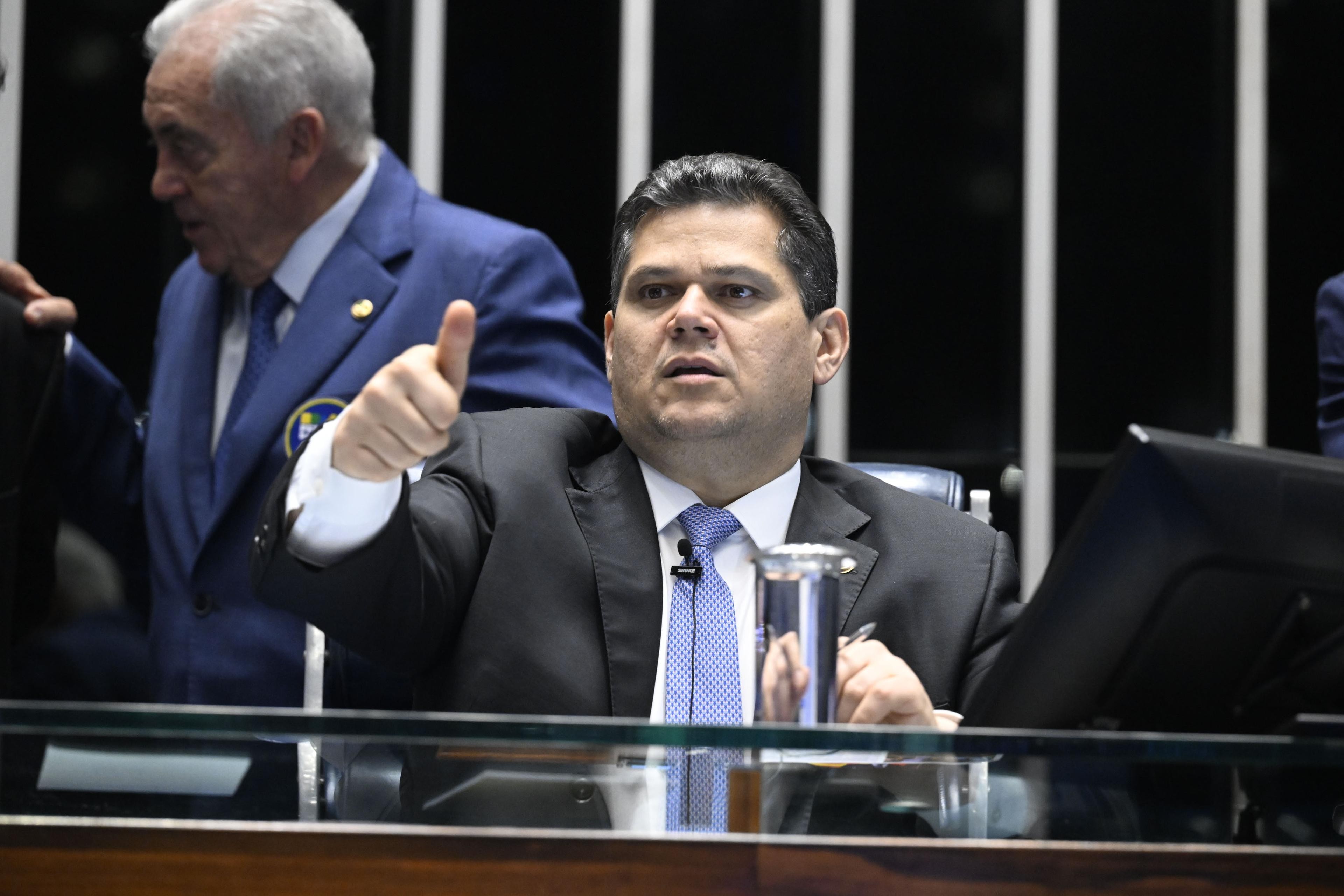 Promulgação da PEC da jornada 6x1 deve acontecer na próxima semana