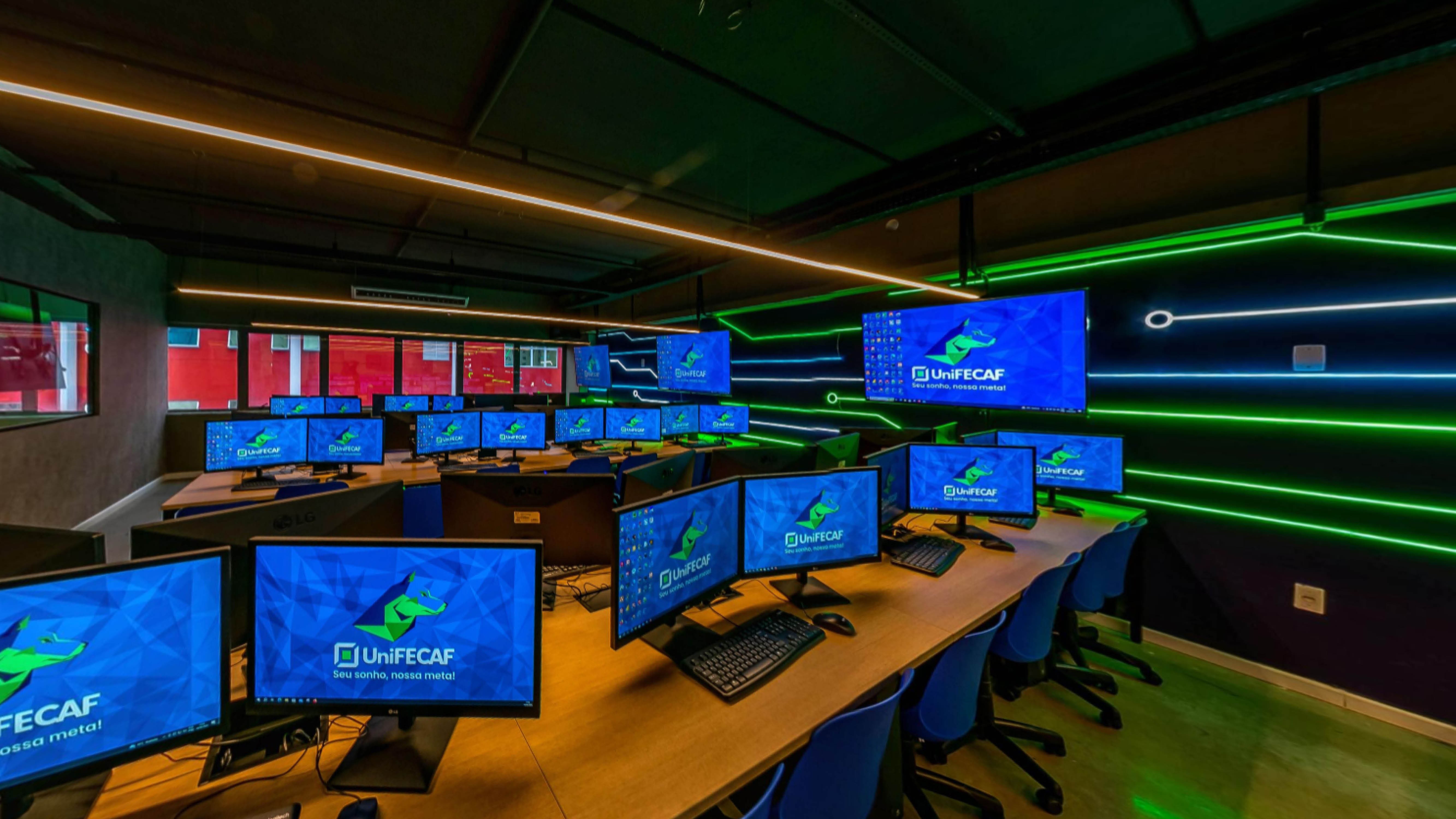 Polos de alta performance estruturam expansão