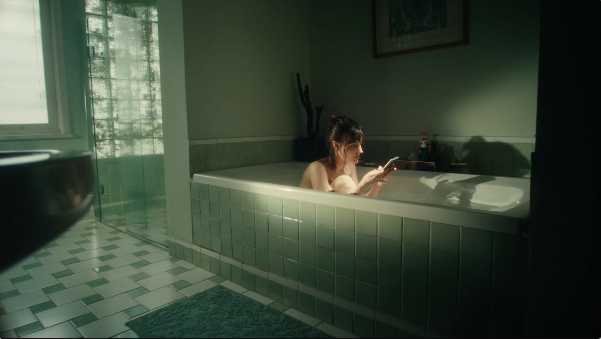 Vivo compara uso excessivo do celular a relacionamento tóxico em nova campanha