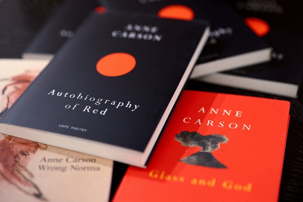 Escritora canadense Anne Carson ganha Nobel de Literatura de 2026