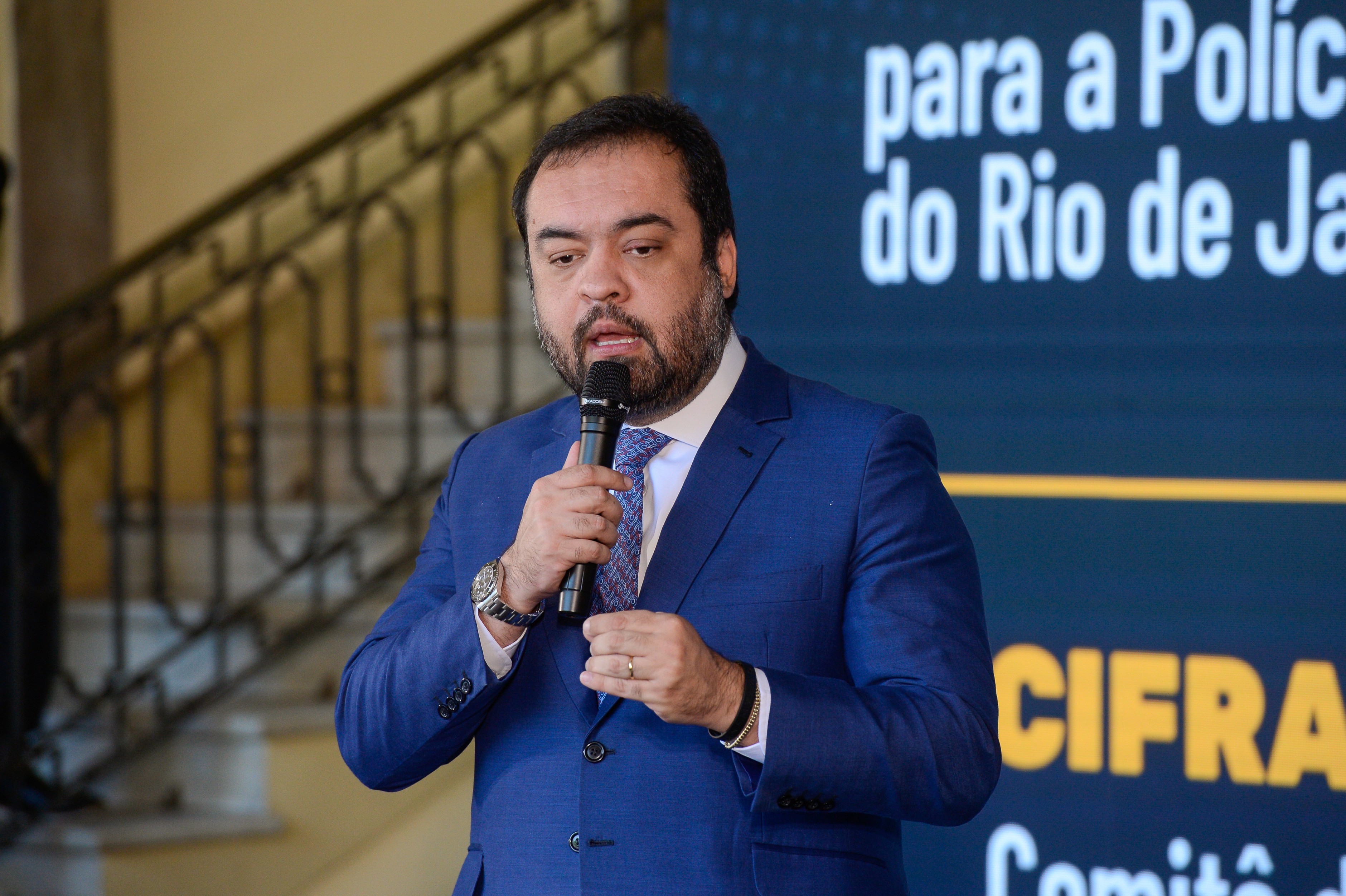 Alvo da PF, Cláudio Castro nega ter elaborado lei para beneficiar Refit