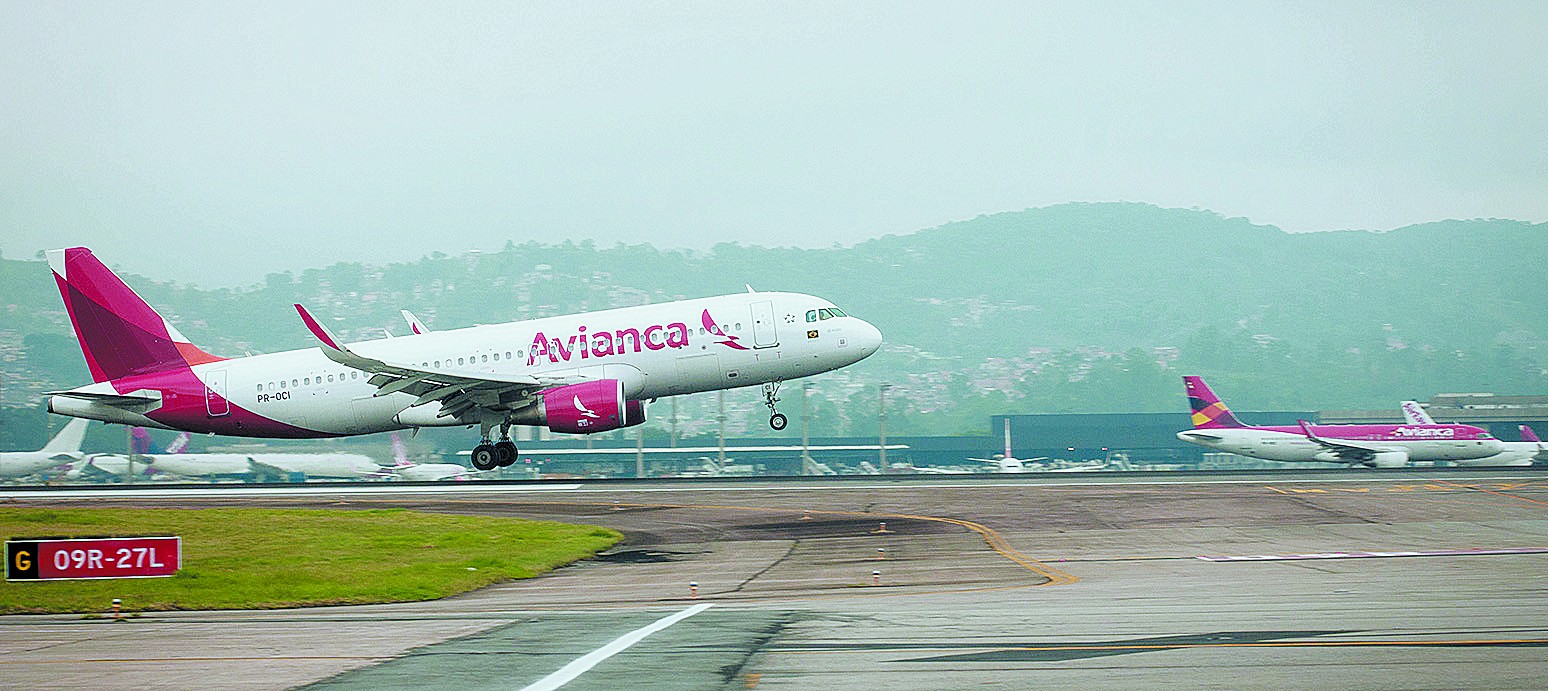 Setor aéreo teme mais subidas no combustível, após nova virada de Trump sobre a guerra