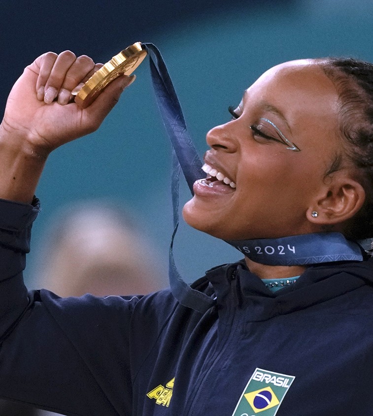 Rebeca Andrade leva o ouro no Pan de ginástica artística em seu retorno às competições
