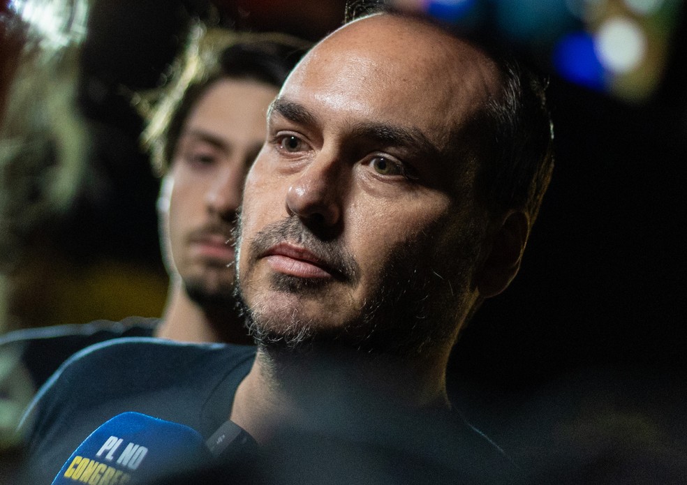 Carlos Bolsonaro em evento político em Santa Catarina.