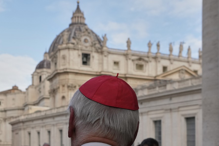 Votação para escolha do novo papa prossegue na quinta-feira