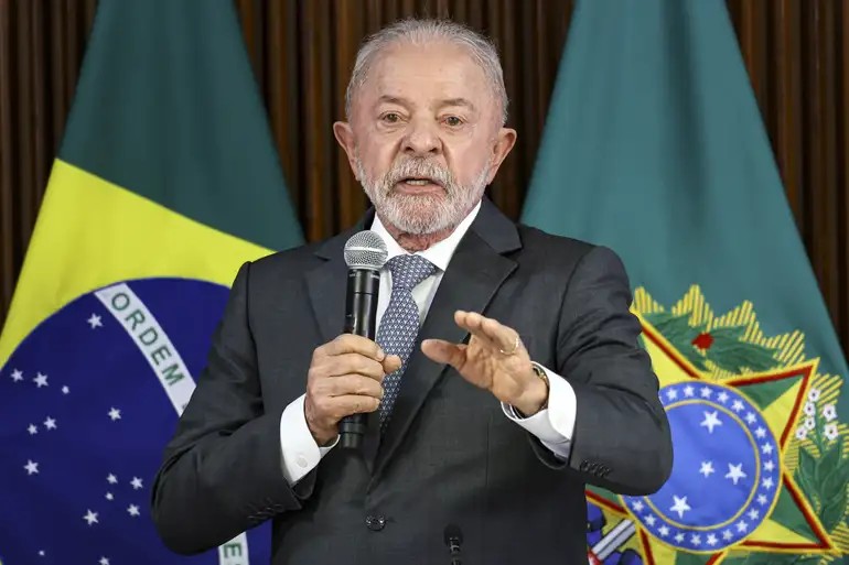 Preocupado com 'pauta-bomba', Lula reconhece falta de 'habil