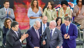 Em ato no Planalto, Poderes lançam pacto contra feminicídio, negam disputas e prometem união