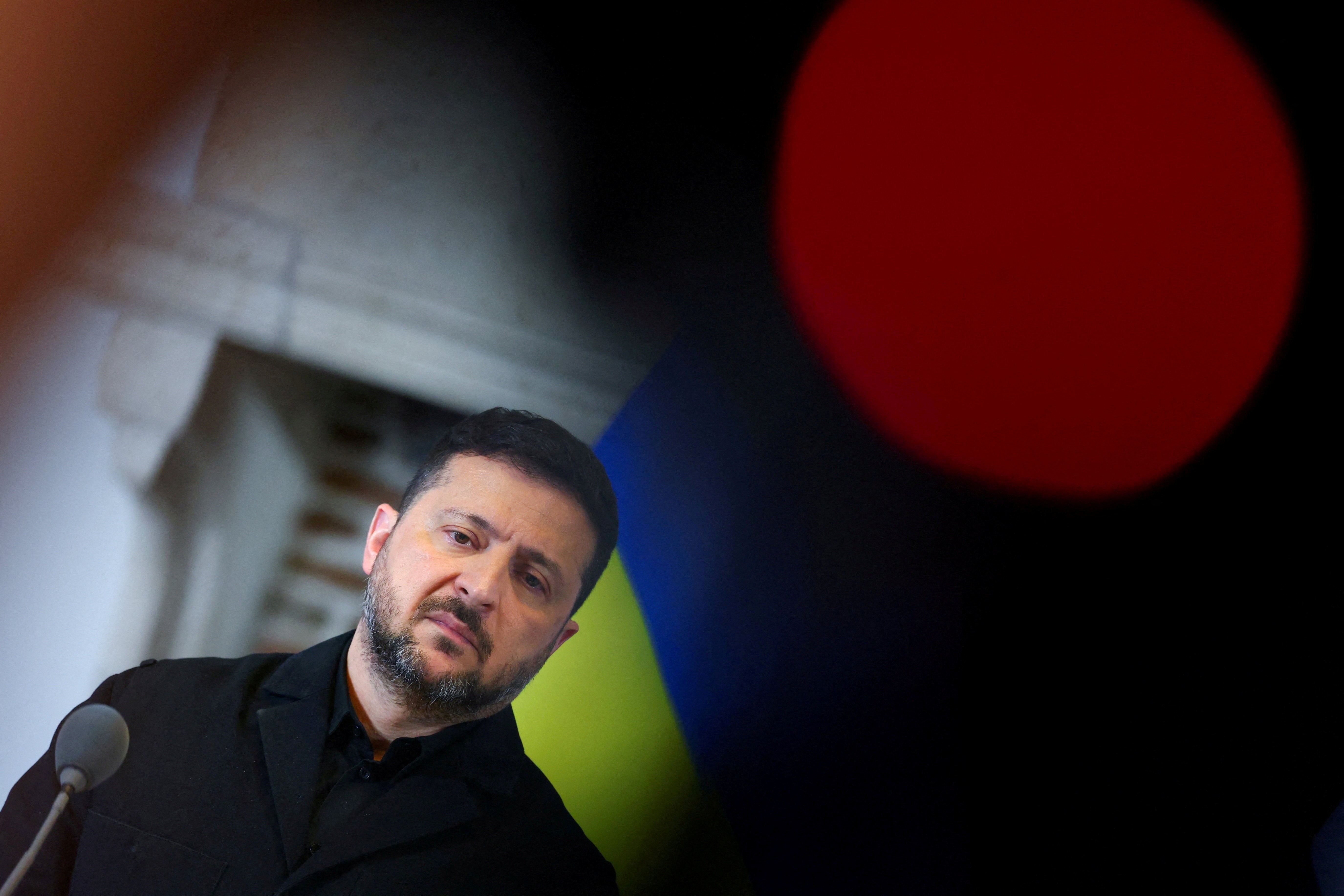 Zelensky pede a Trump "resolução americana" para acabar com guerra