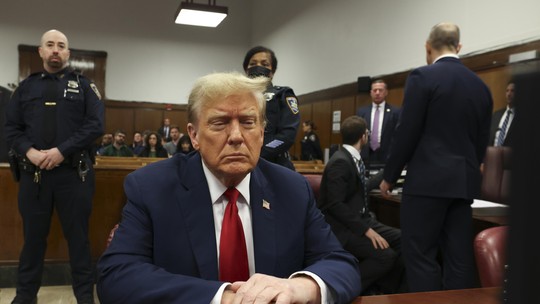 Trump é multado por violar ordem de silêncio sobre julgamento em Nova York 