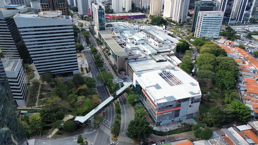 Obras estão ampliando o MorumbiShopping, em São Paulo. Inauguração em abril de 2026