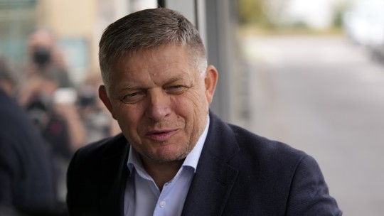Partido de ex-premier pró-Rússia vence eleição na Eslováquia