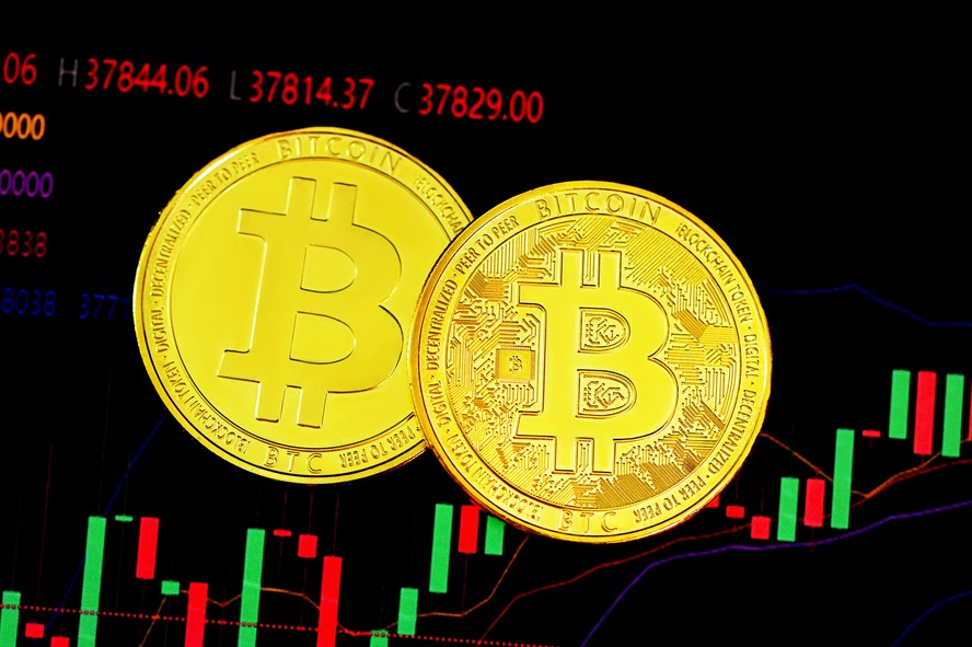 Bitcoin se mantém perto dos US$ 47 mil na iminência de resposta da