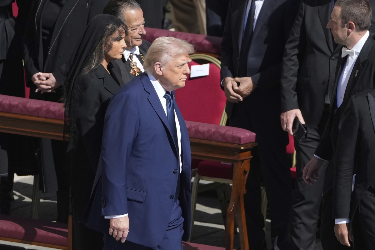 Trump e Zelensky têm "reunião muito produtiva" antes de funeral de papa Francisco, diz Casa Branca