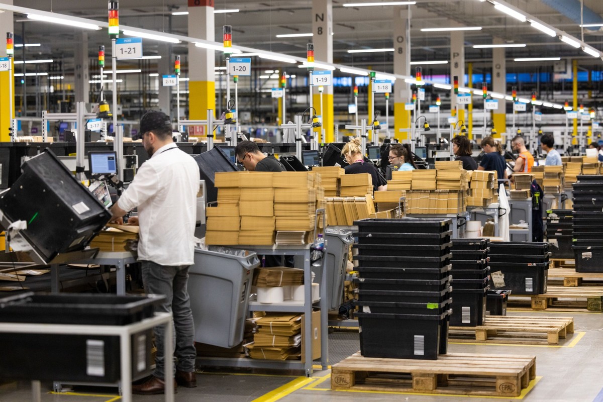 Milhares de trabalhadores da Amazon entram em greve nos EUA antes do ...