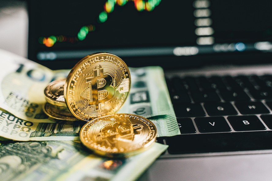 Imagem ilustrativa sobre Bitcoin cai 15% antes da votação do Clarity Act; Senado rejeita lei e Banrisul aprova ACT