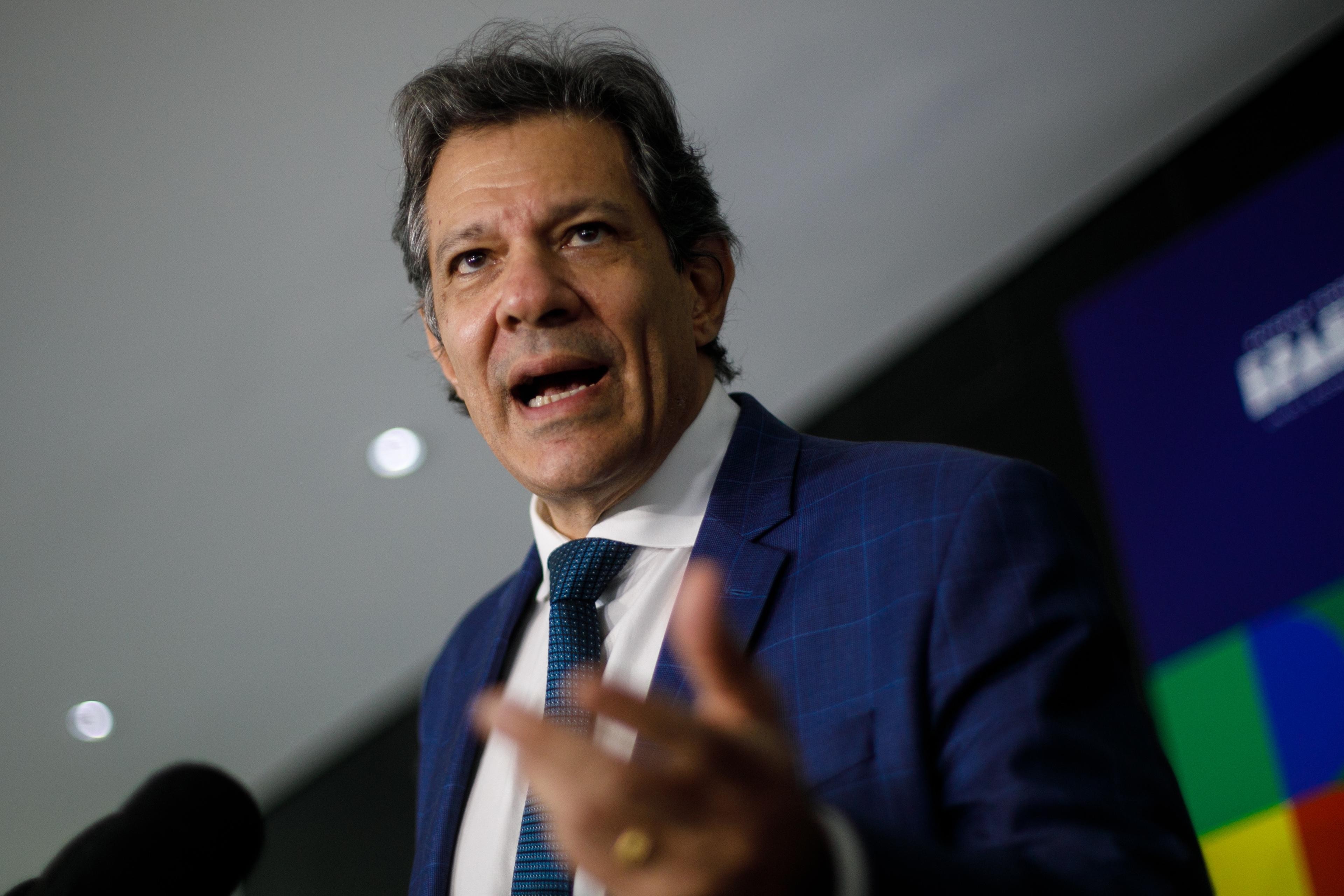 Haddad parabeniza novos presidentes da Câmara e do Senado