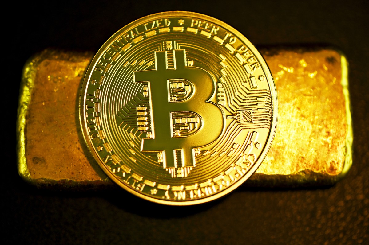 Bitcoin e ouro para proteção de carteira? Como investidores podem se beneficiar de ambos