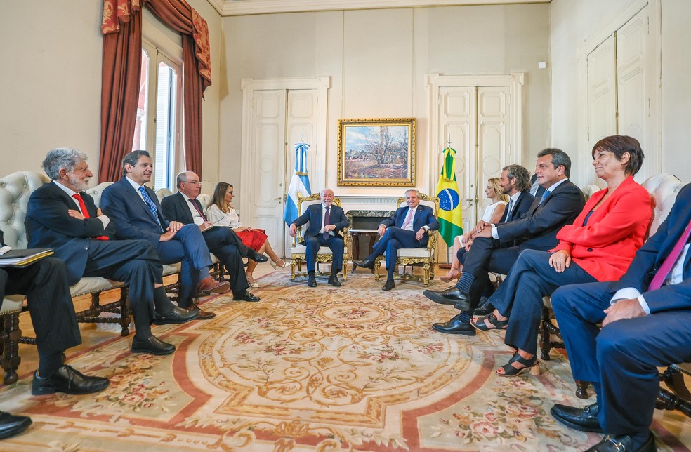 Encontro de Lula e Fernández acompanhados de ministros   — Foto: Ricardo Stuckert/PR