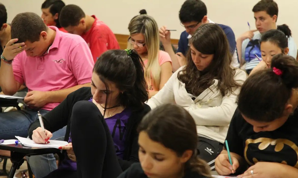 Estudantes durante prova de vestibular — Foto: Marcos Santos/USP Imagens