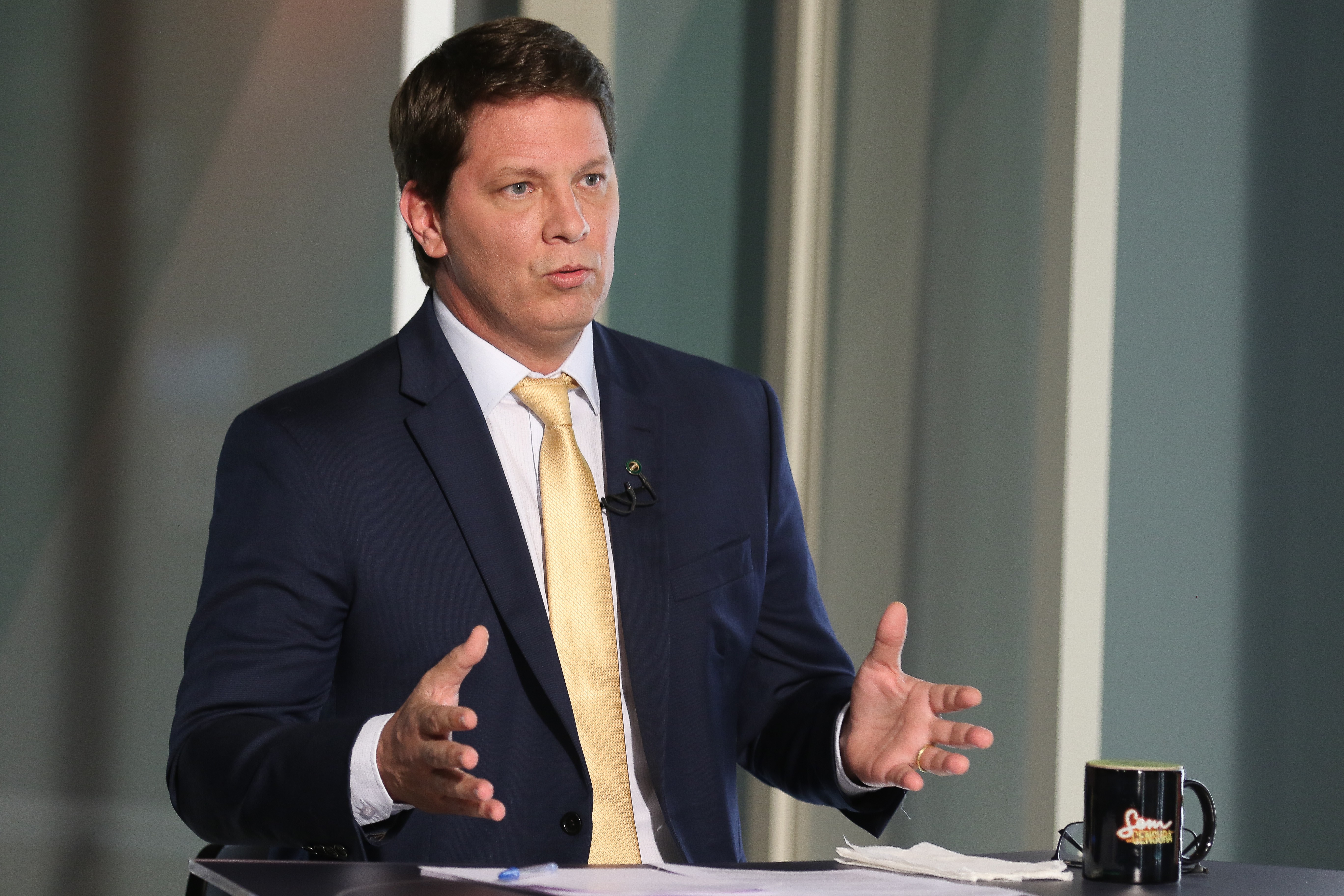 Ex-funcionária de Mario Frias relata repasses salariais e pagamento de despesas da família do deputado