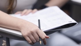 OCDE: Brasil registra recuos em matemática e leitura e permanece abaixo das médias no Pisa