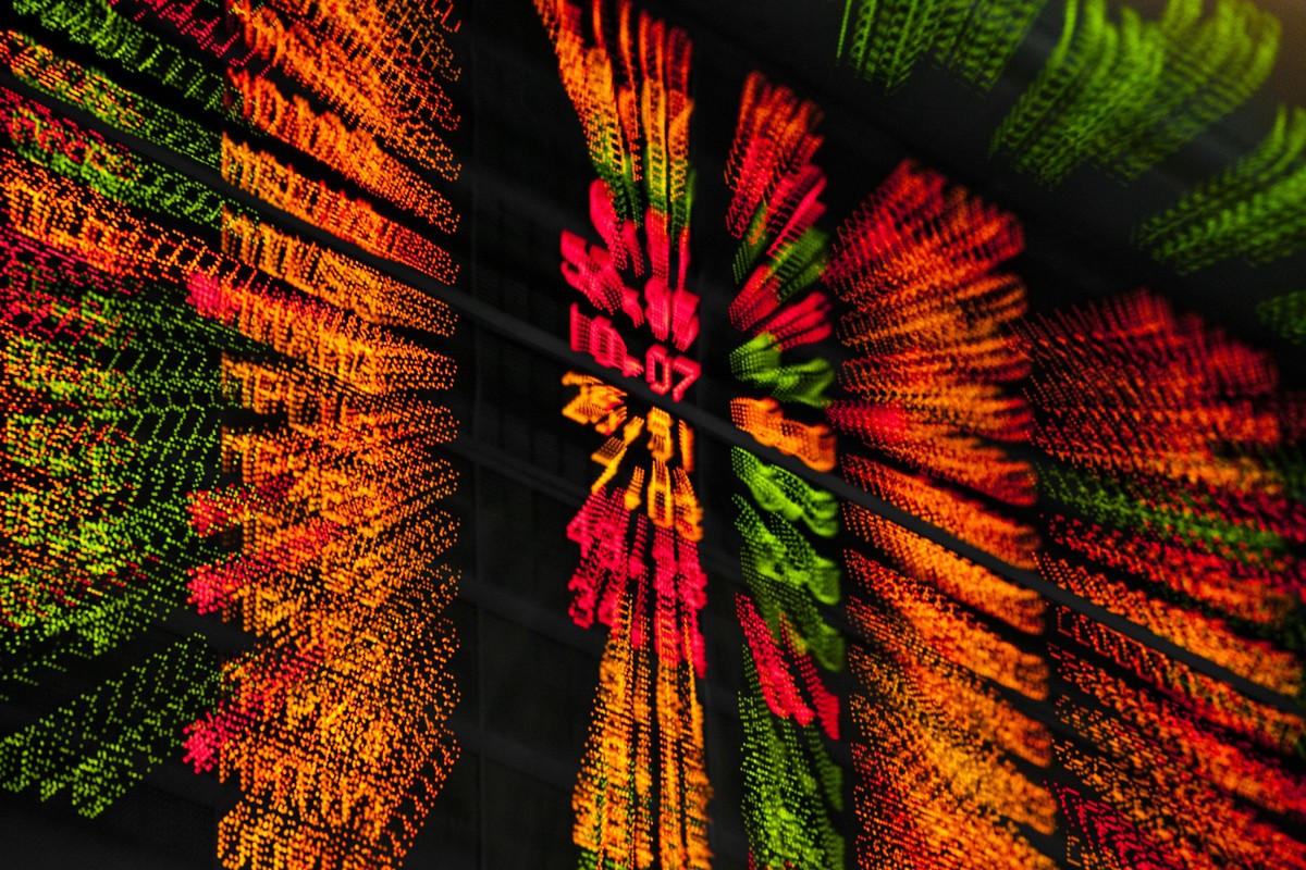 Mercados melhoram após falas de Trump; Ibovespa tem forte alta e dólar despenca