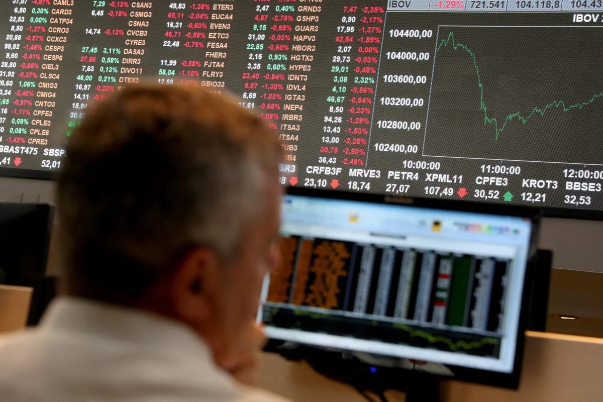 Ibovespa termina estável após forte volatilidade e vencimento de opções