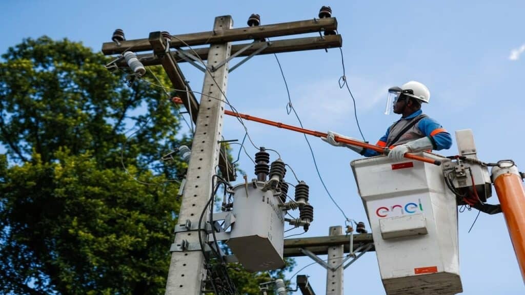 Chuva deixa quase 670 mil imóveis sem energia em São Paulo