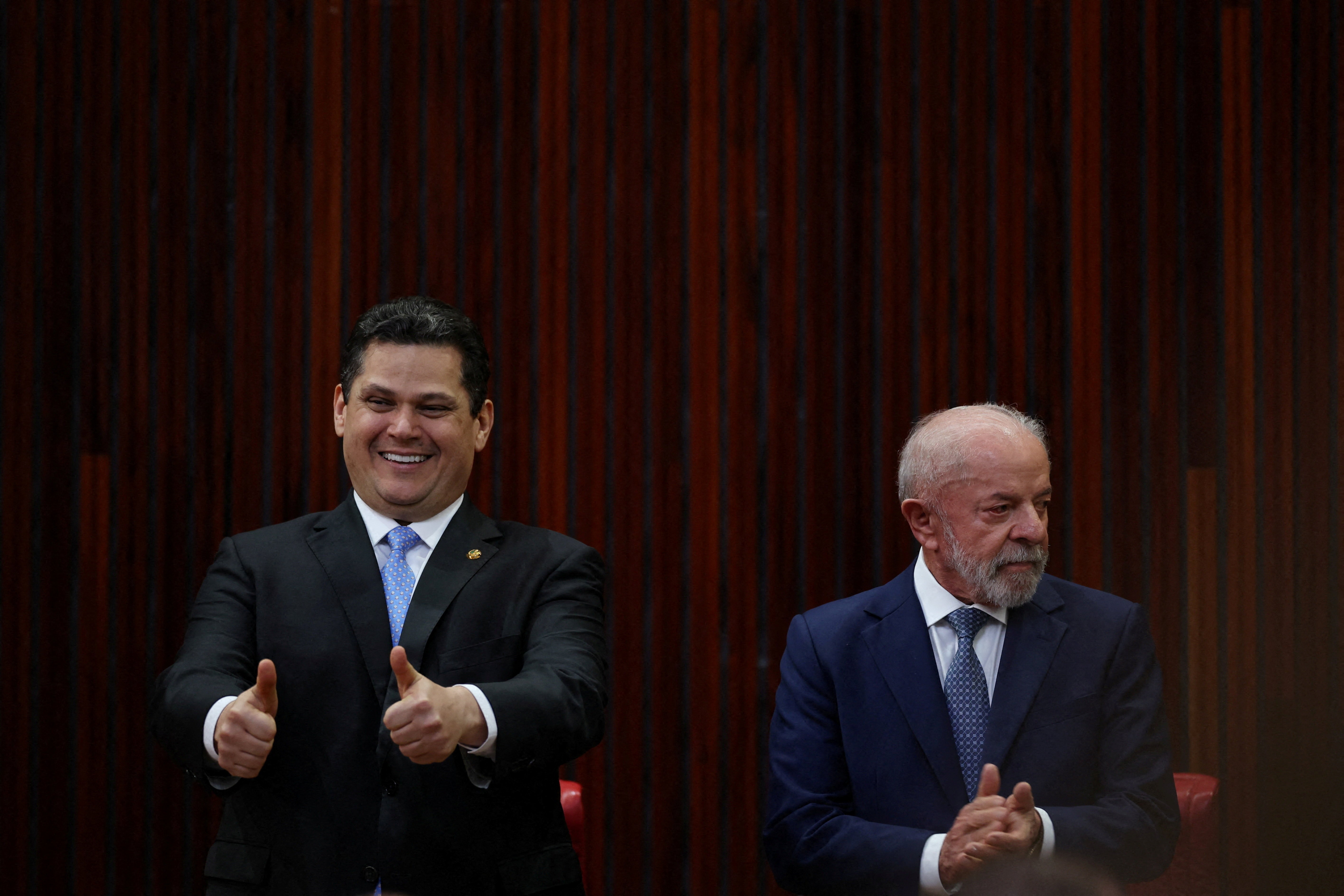 Duas semanas após rejeição de Messias no Senado, Lula e Alcolumbre ficam lado a lado no TSE
