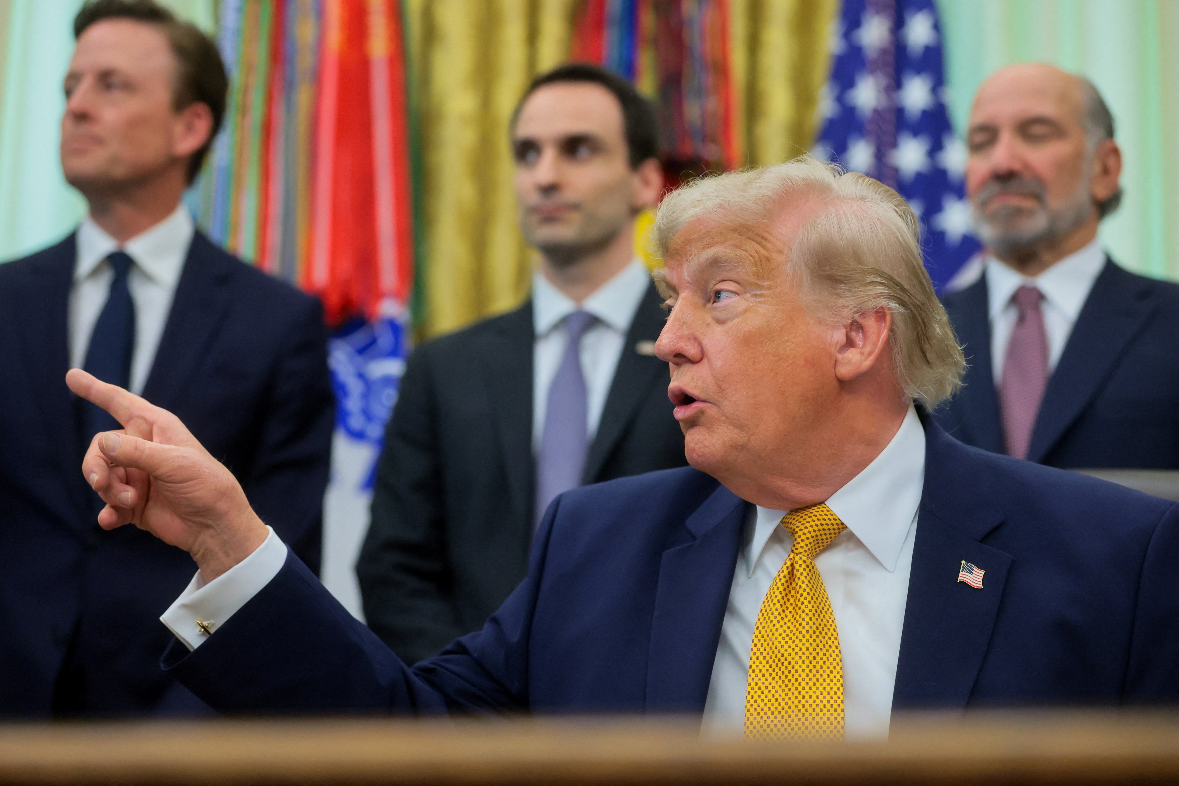 Trump acusa Irã de violar cessar-fogo com ataque a cargueiro