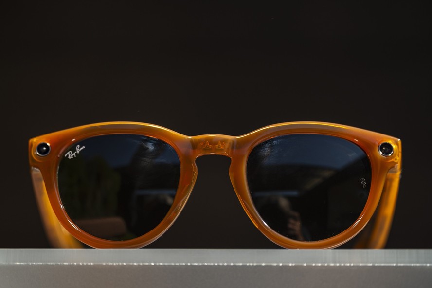 Meta negocia compra de participacao na dona dos oculos Ray Ban Empresas Valor Economico
