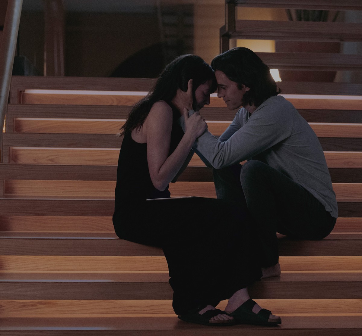 Série sobre exageros da WeWork une Anne Hathaway e Jared Leto na Apple ...