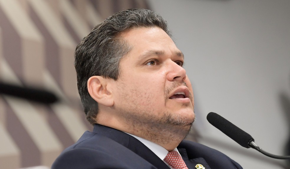 Alcolumbre: presidente da CCJ, juntamente com Rodrigo Pacheco e o titular da CAE, Vanderlan Cardoso, estariam na mira do governo para as conversas — Foto: Saulo Cruz/Agência Senado