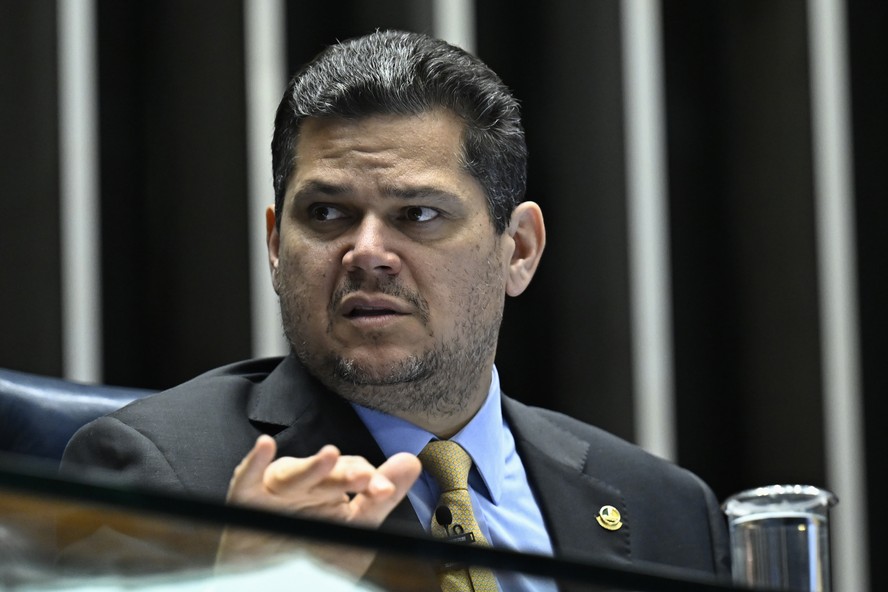 Contrário ao projeto da anistia, Alcolumbre quer texto alternativo que exclui perdão a Bolsonaro | Política | Valor Econômico