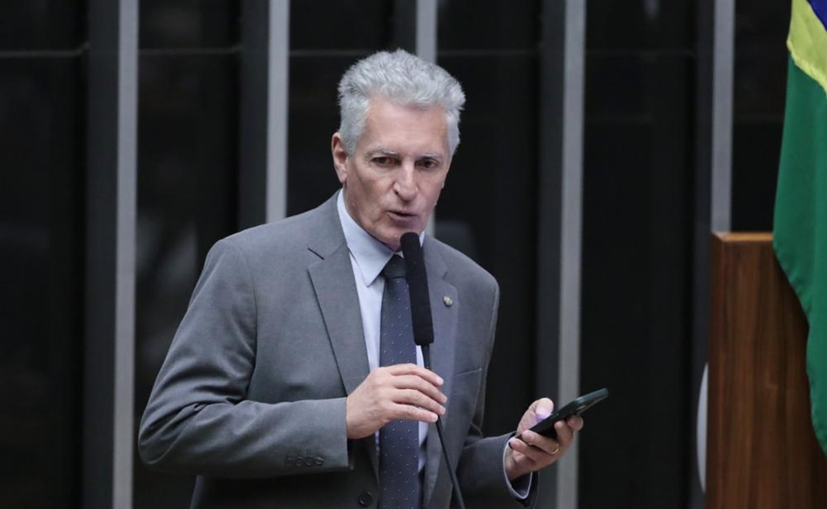 Escobar, Representante dos EUA, Convidado a Testemunhar no Congresso Brasileiro para Discutir Relações Bilaterais e Questões Económicas