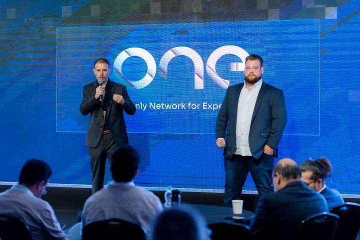 O novo luxo do empresário é ter acesso: por que clubes privados de negócios estão substituindo o networking tradicional - QTU Questões do Universo