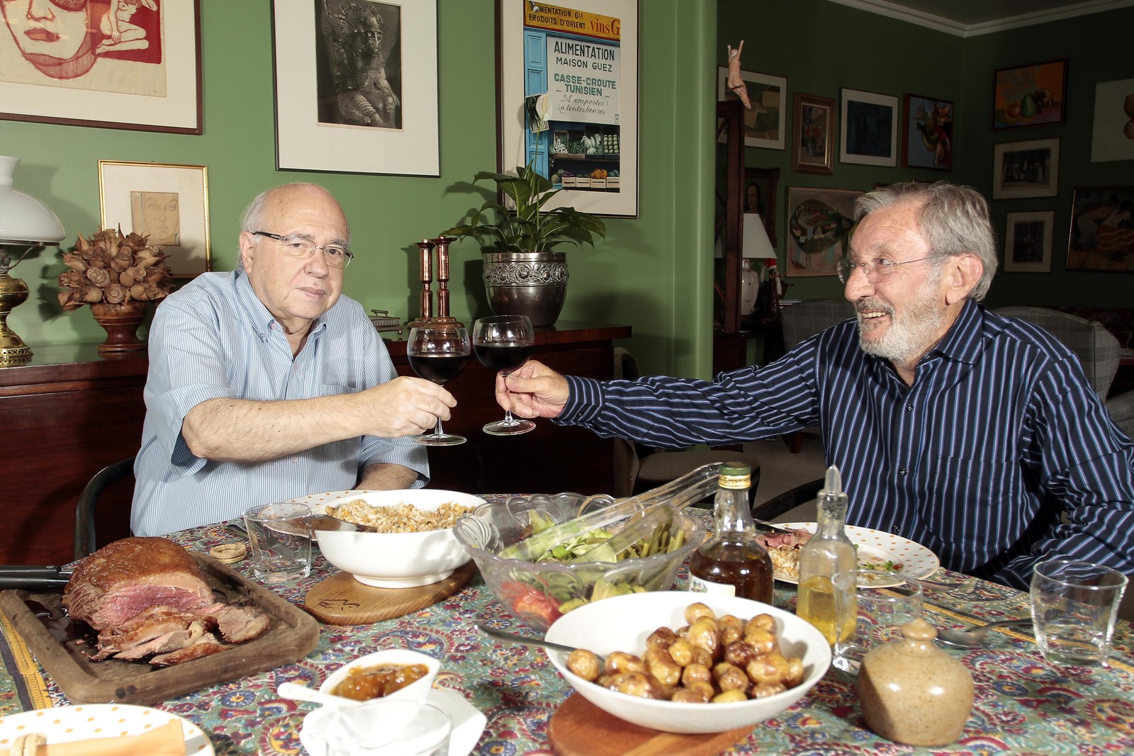 Luis Fernando Verissimo e o repórter Paulo Totti — Foto: Neco Varella/Valor