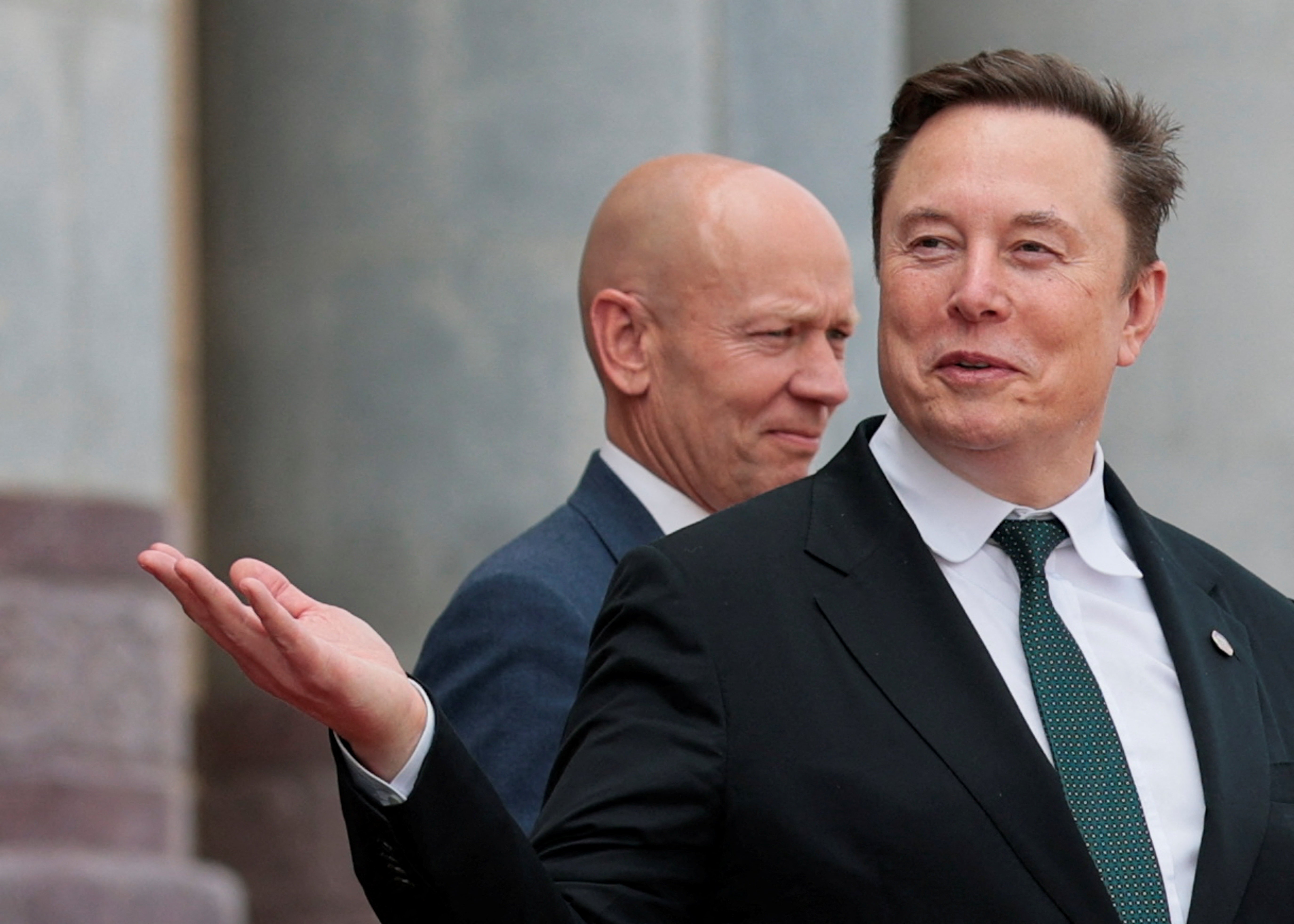 Irã ameaça tratar empresas de Musk no Oriente Médi