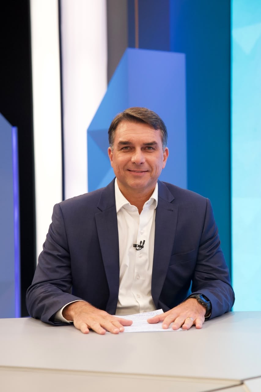 Análise: Flávio disputou a condução da entrevista e procurou responder o que quis