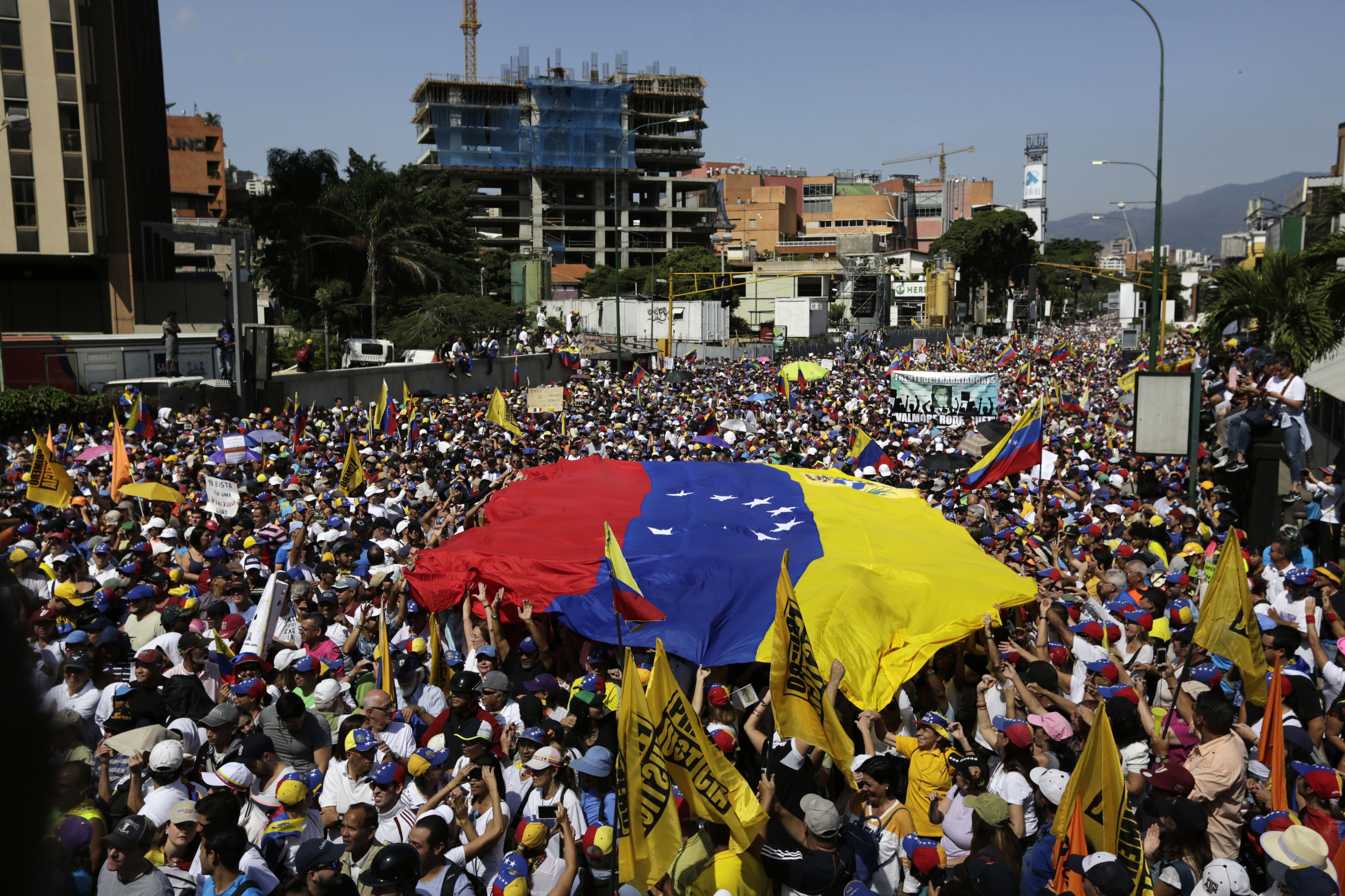 FT: Ritmo lento de mudanças faz venezuelanos se desiludirem com Trump