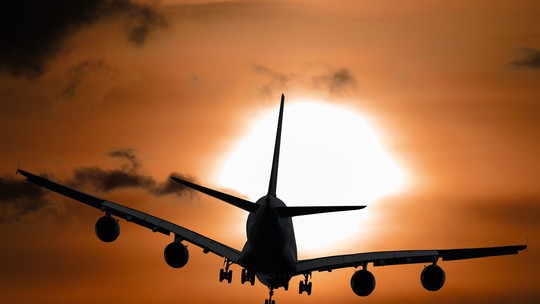 Demanda por transporte aéreo de carga sobe 10,3% em março, diz Iata