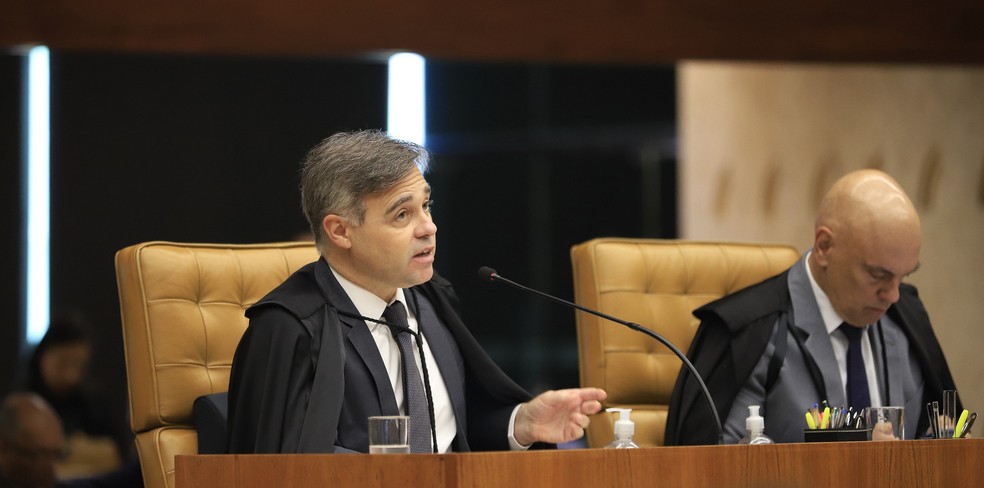 Alexandre de Moraes e André Mendonça batem boca durante julgamento sobre 8 de janeiro no STF | Política | Valor Econômico