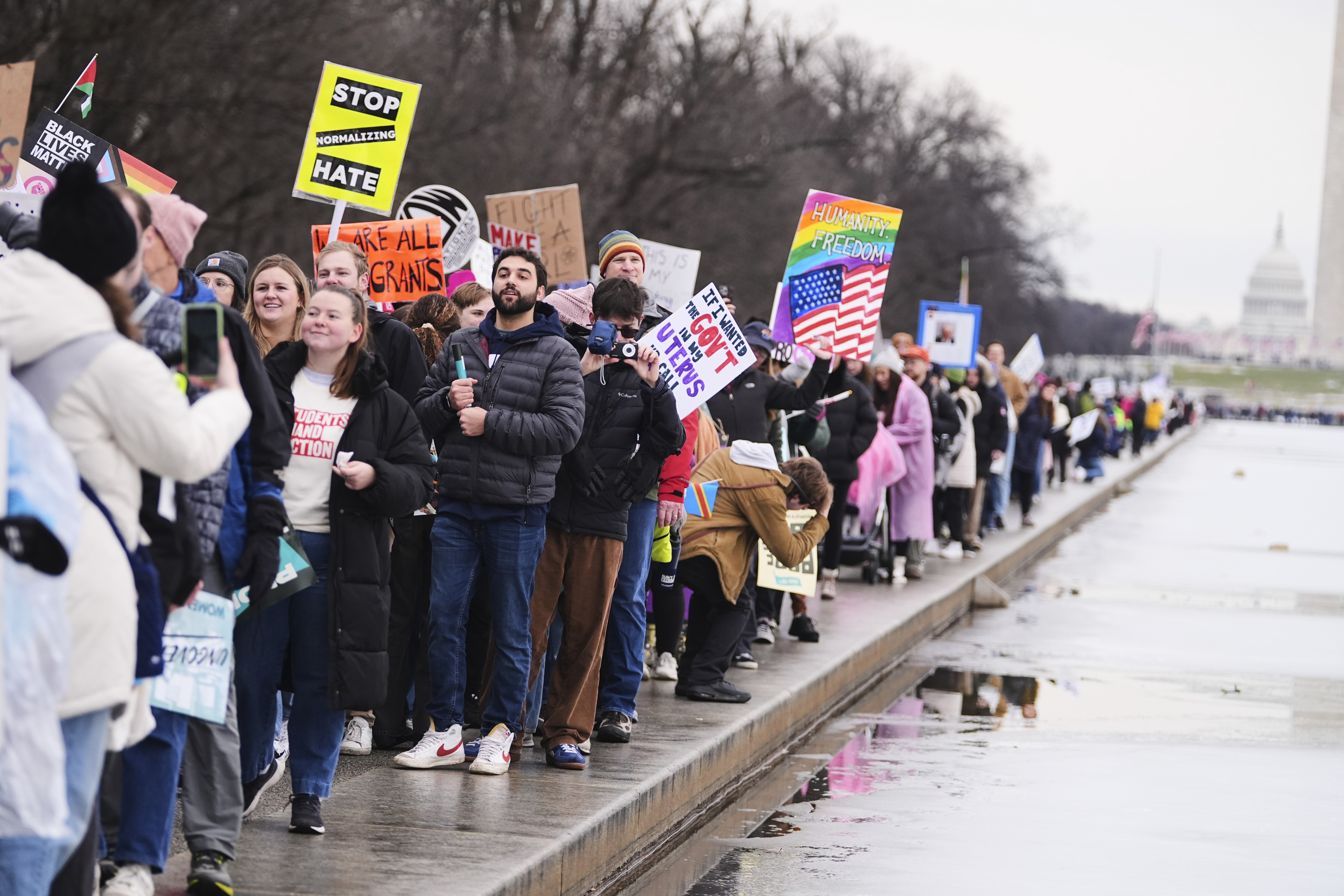 Milhares marcham em Washington contra Donald Trump