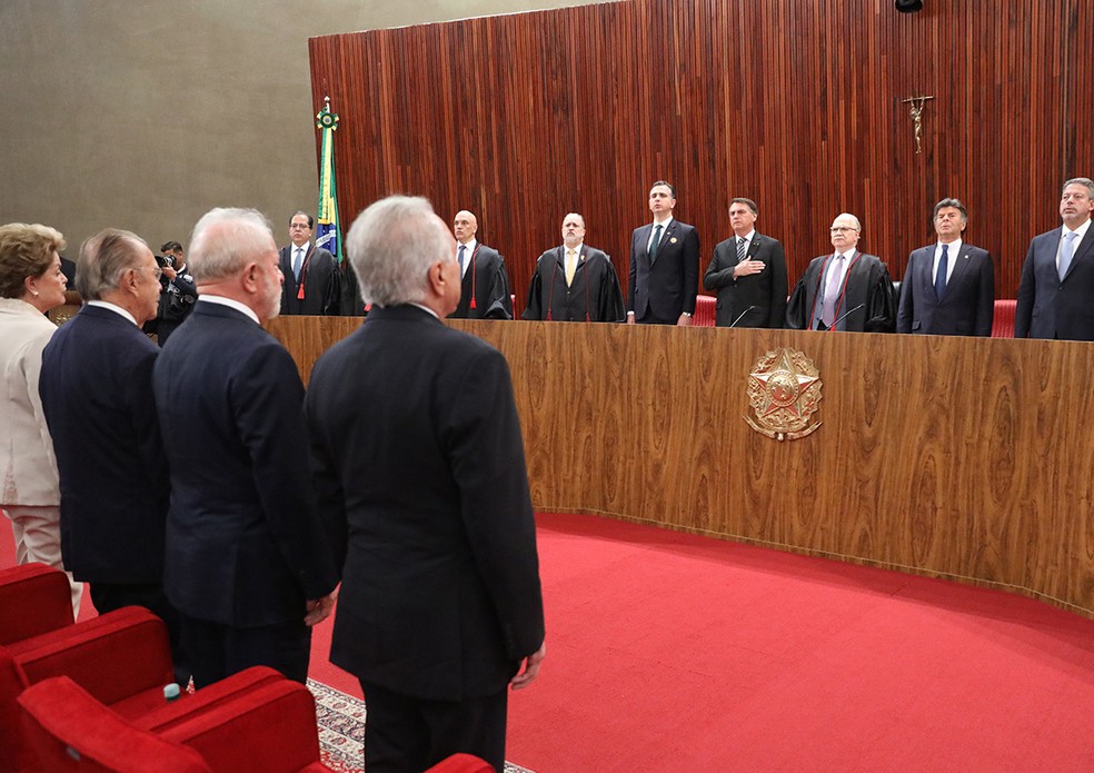 Cerimônia colocou no mesmo recinto Bolsonaro e quatro ex-presidentes da República, Sarney, Lula, Temer e Dilma — Foto: Antonio Augusto/Secom/TSE