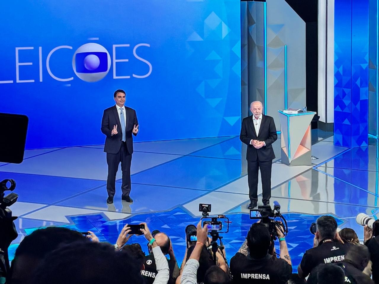 Debate da Globo: Flávio ironiza 'nove dedos' de Lula, que rebate chamando bolsonarista de miliciano