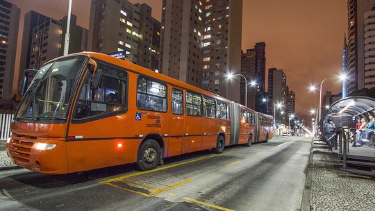 Por que o transporte público de Curitiba, responsável por inovações mundo afora, enfrenta desafios