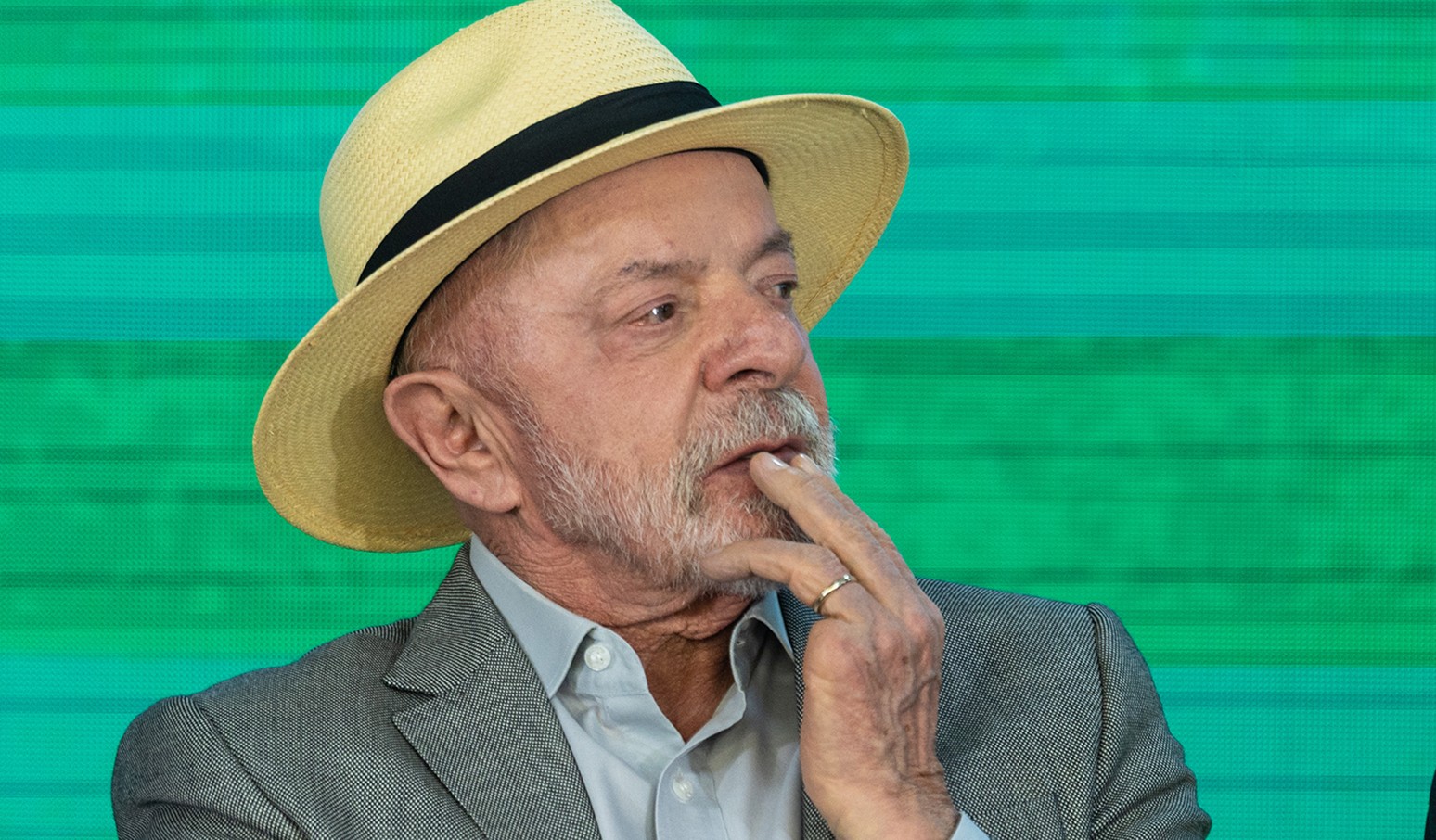 Lula participa do Dia do Soldado em Brasília e chama mulher no Exército 
