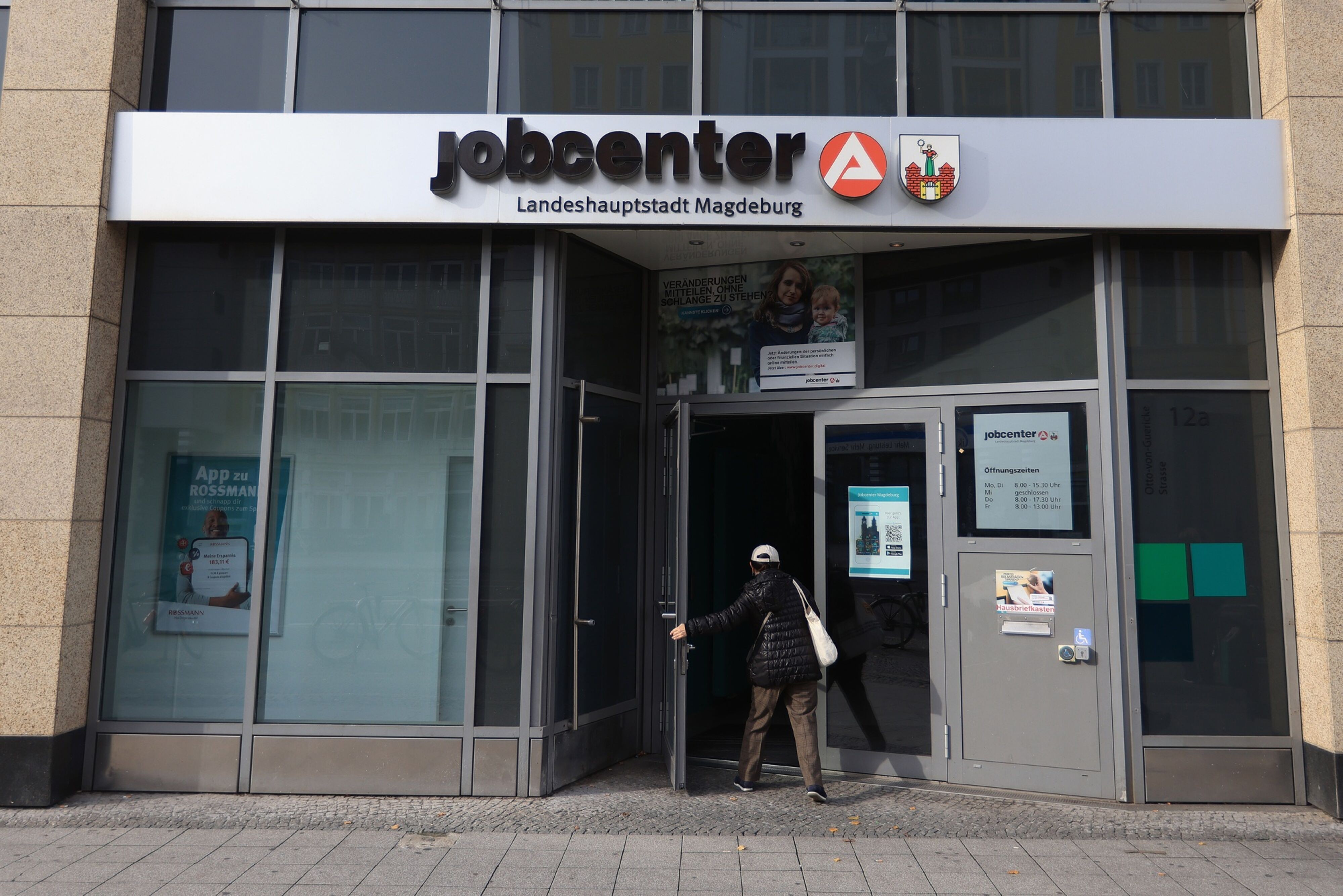 Número de desempregados na Alemanha cai em junho e fica abaixo de 3 milhões