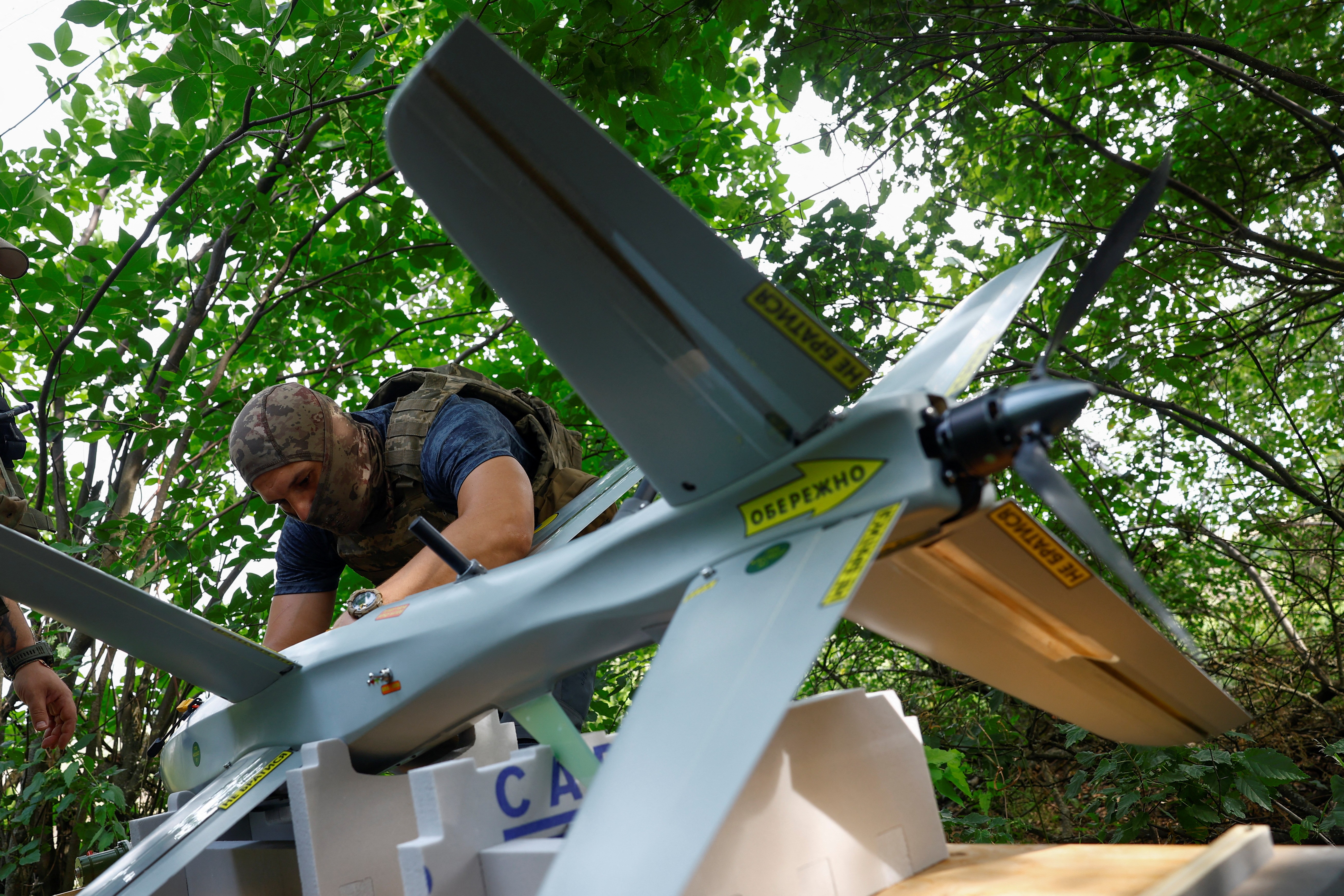 Drones da Ucrânia levam guerra ao cotidiano de 50 milhões de russos